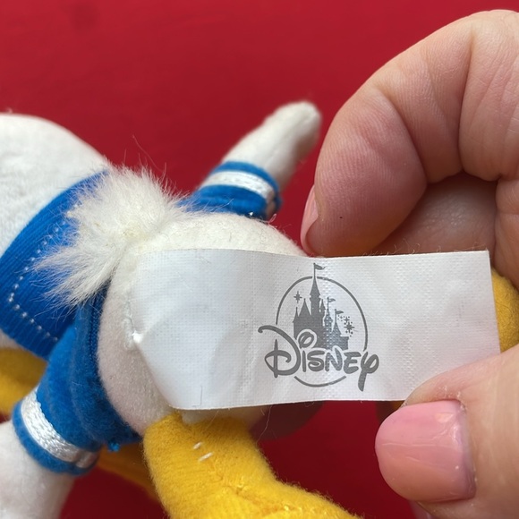 DISNEY PLUSH DONALD KEYCHAIN - Picture 2 of 4